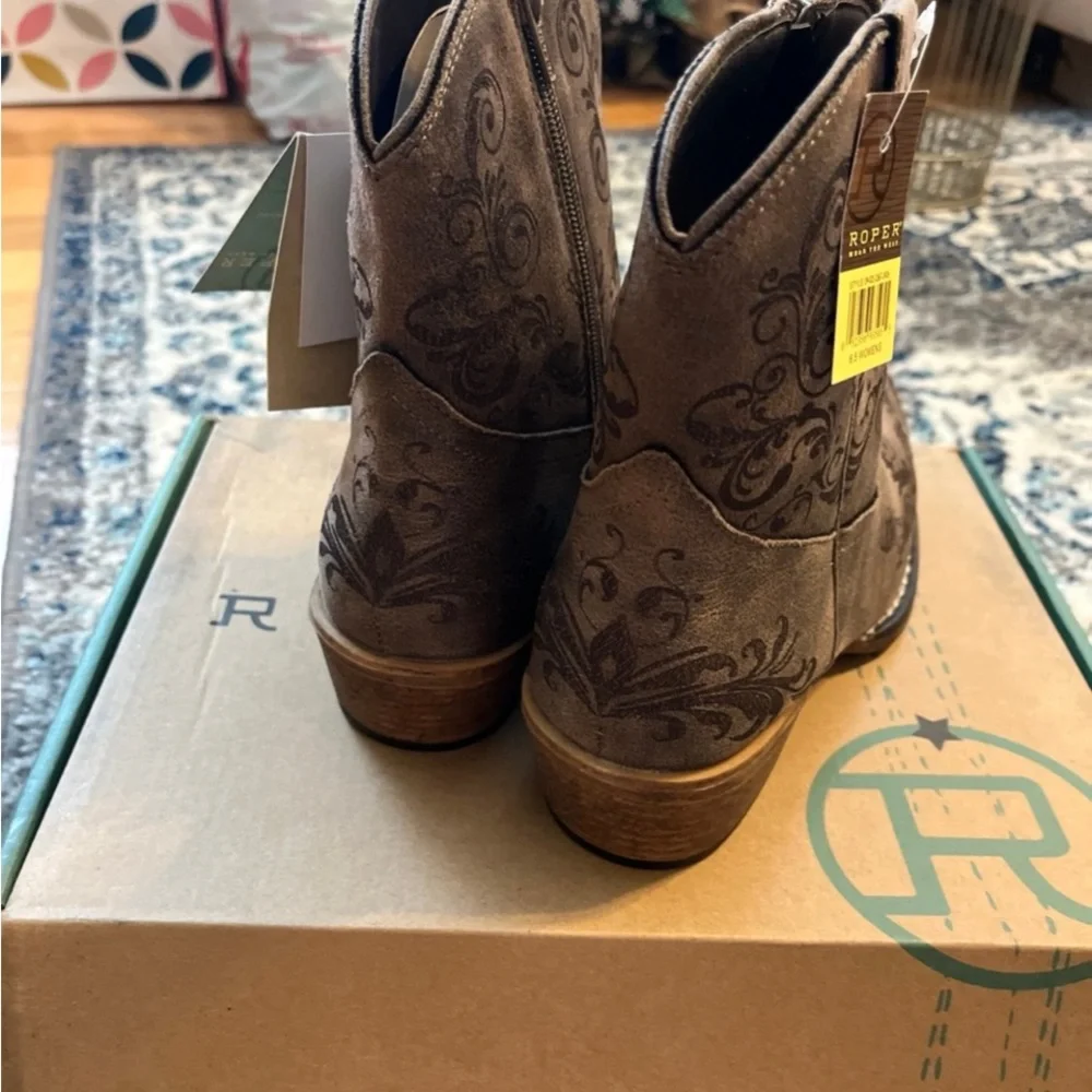 Roper Short Stuff Embroidery Snip Toe Cowboy Booties